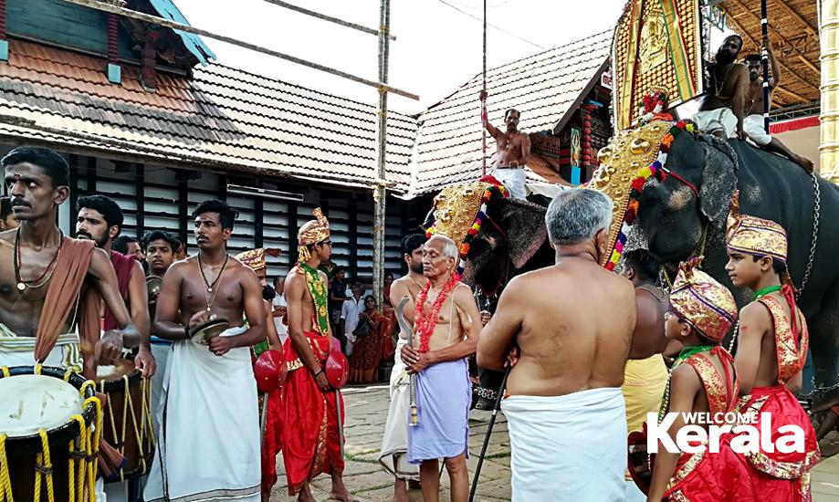 File photo: Ritual procession during the Ulsavam at Thirumandhamkunnu Bhagavathi Kshethram