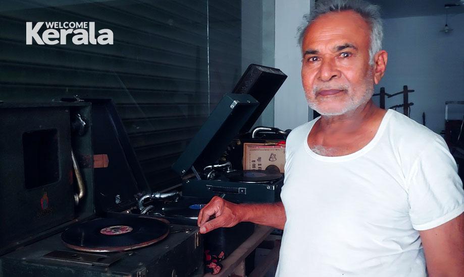 Mohammedkutty Karukantakathu Vakkayil with his antique collection