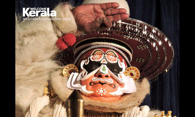 Sadanam Krishnankutty as Hanuman