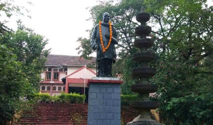 Kerala Kalamandalam Campus with the statue of Mahakavi Vallathol Narayana Menon